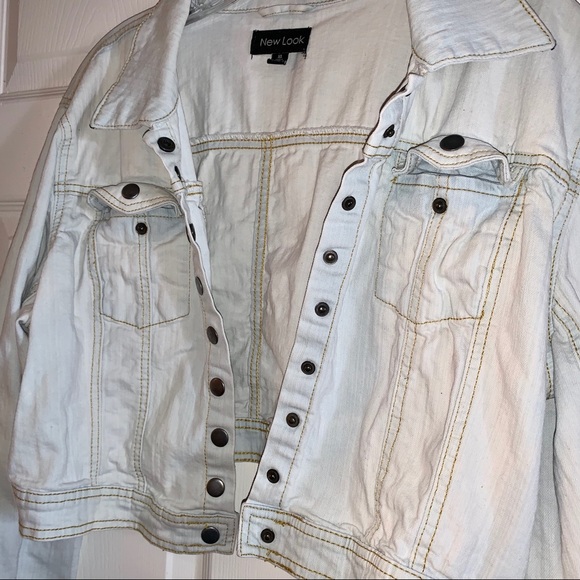 Light wash Denim Jacket Cropped - Picture 3 of 4